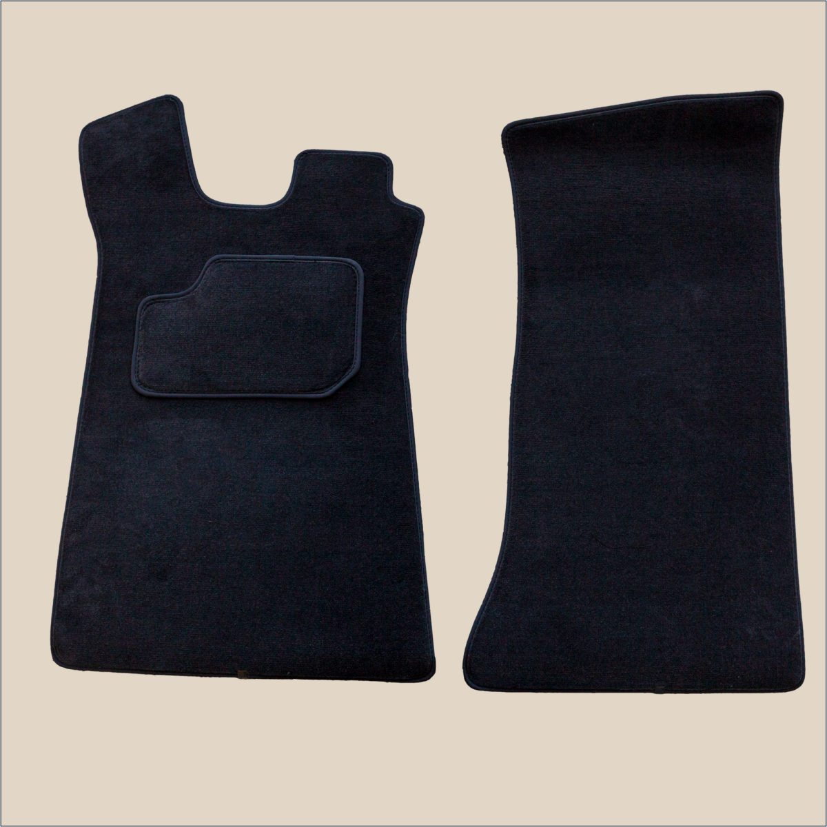 Tapis De Sol Sur Mesure Pour Alfa Romeo GT (2003-2010) - 5 Pièces, Velours 1900g/m², Logo Brodé, Antidérapant