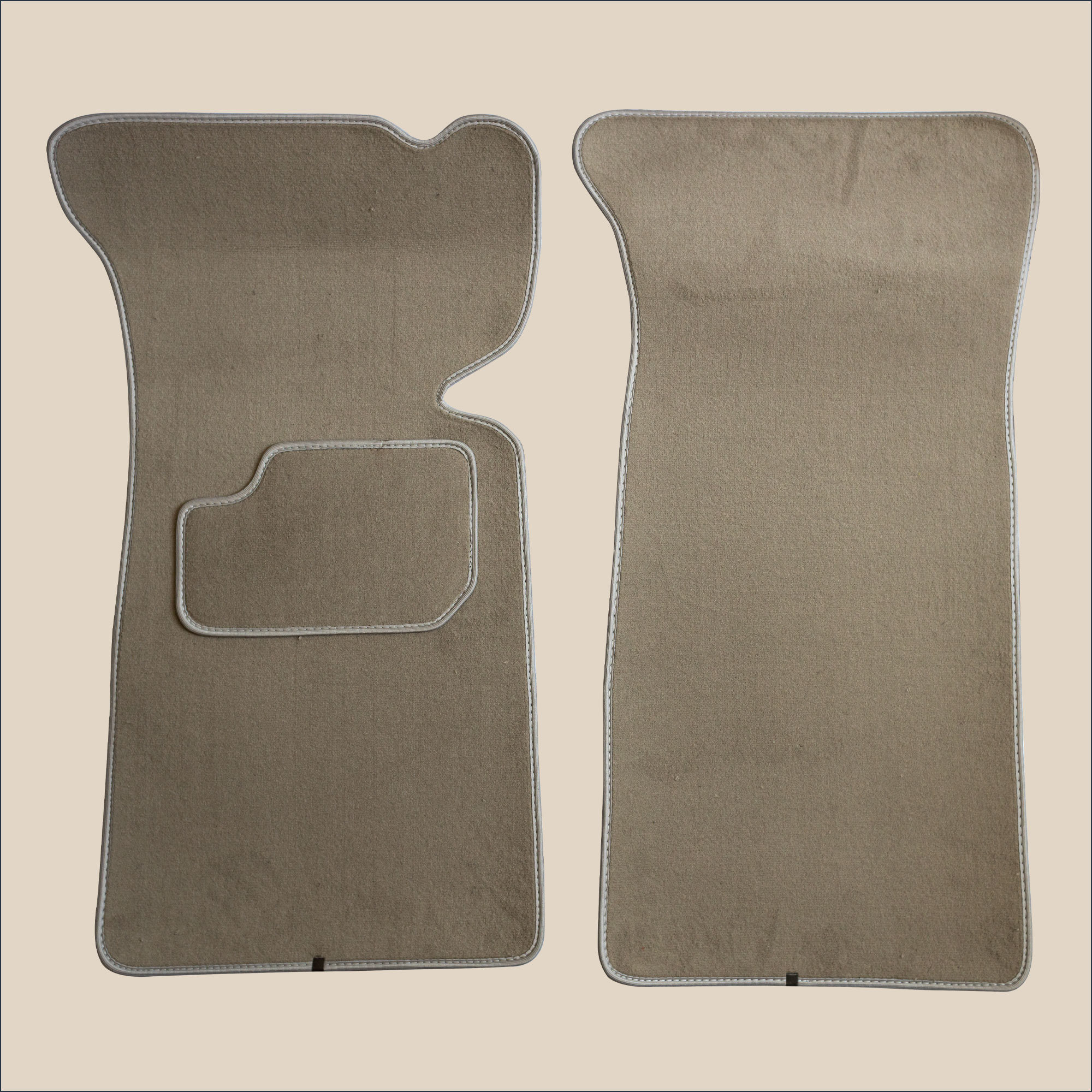 tapis beige avant peugeot 504 coupe