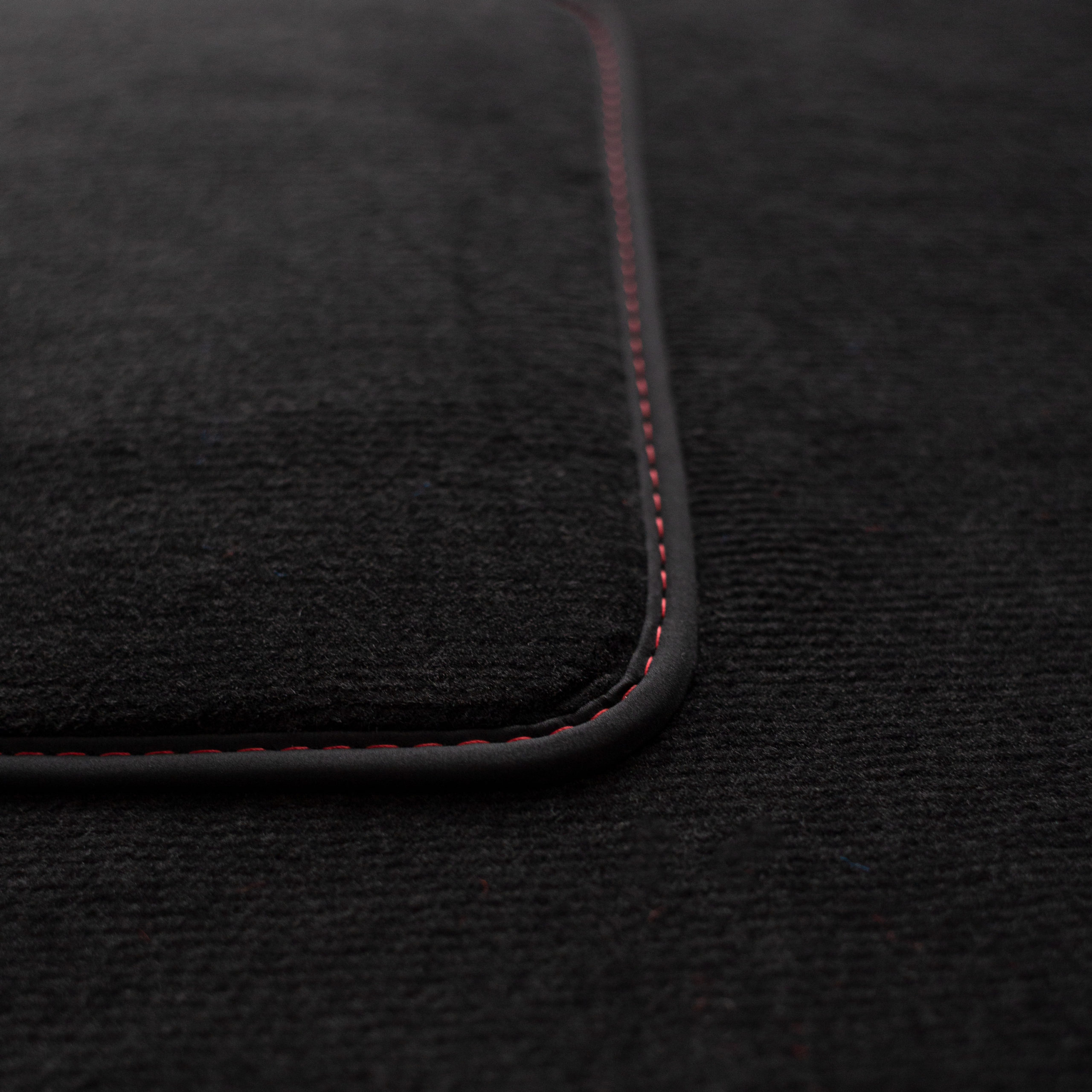 Moquette surpiqure rouge pour voitures anciennes