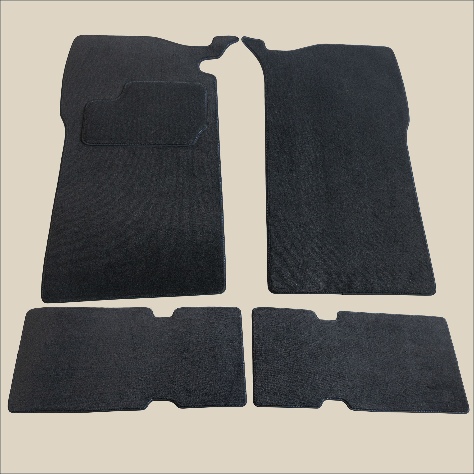 tapis surpqiure bleu peugeot 404