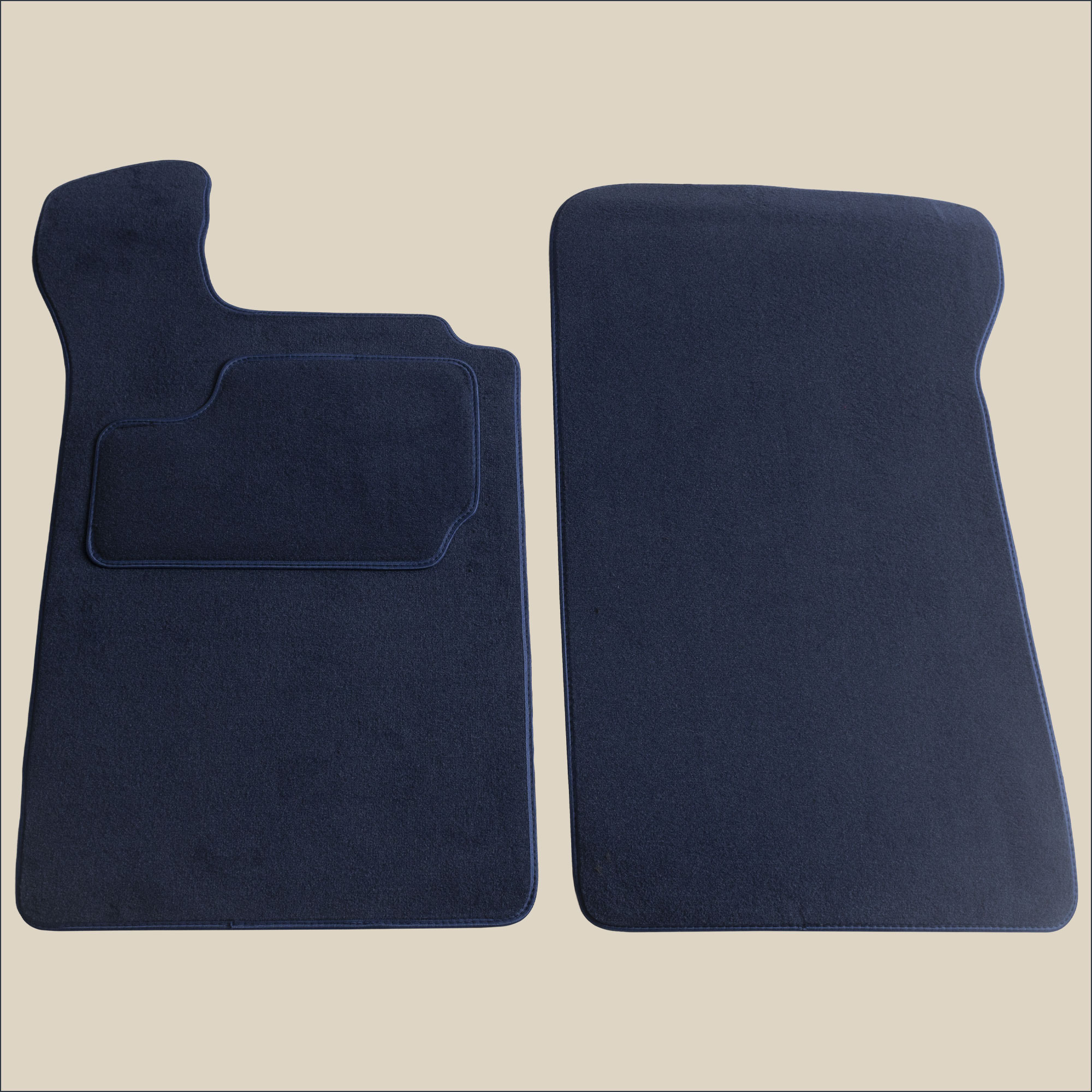 tapis-avant-bleu-marine-peugeot-305-break tapis avant bleu marine peugeot 305 break