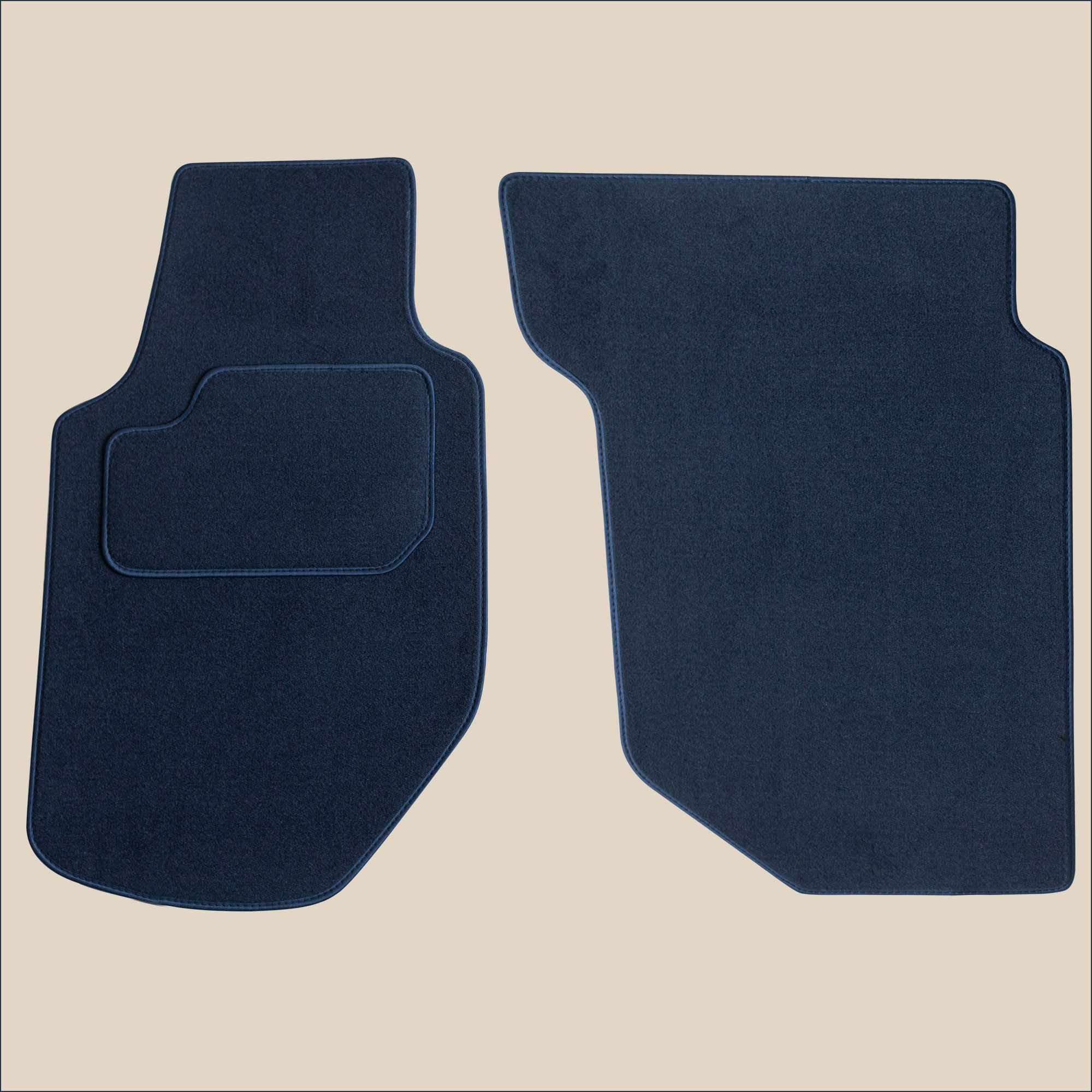 tapis avant bleu marine Volvo 760