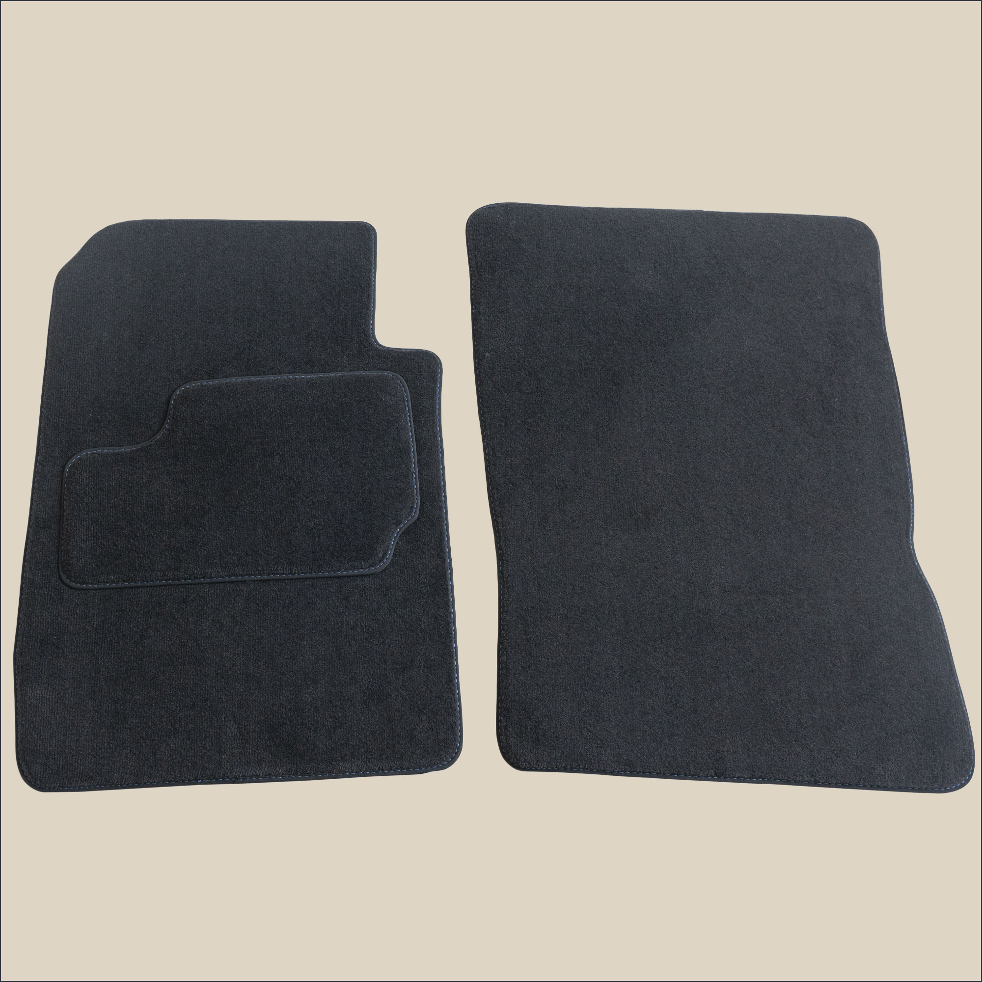tapis avant surpiqure bleu ford mustang