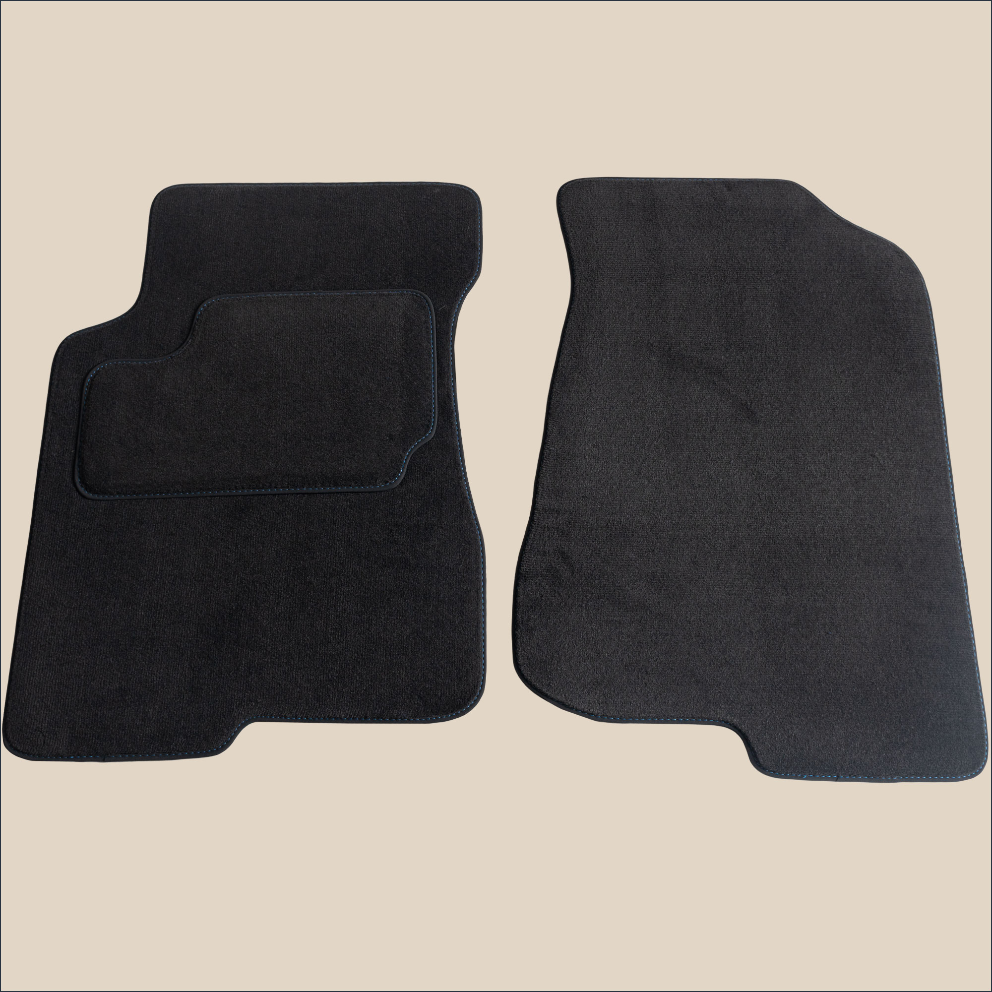 tapis avant surpiqure bleu volvo 240 berline