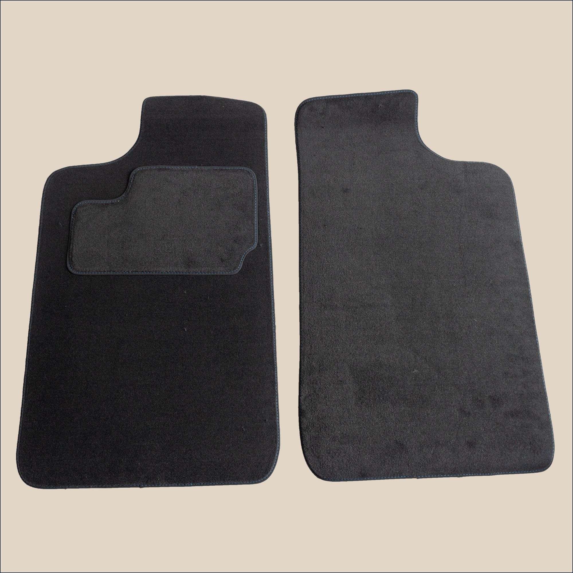 tapis surpiqure bleu avant Lancia Beta