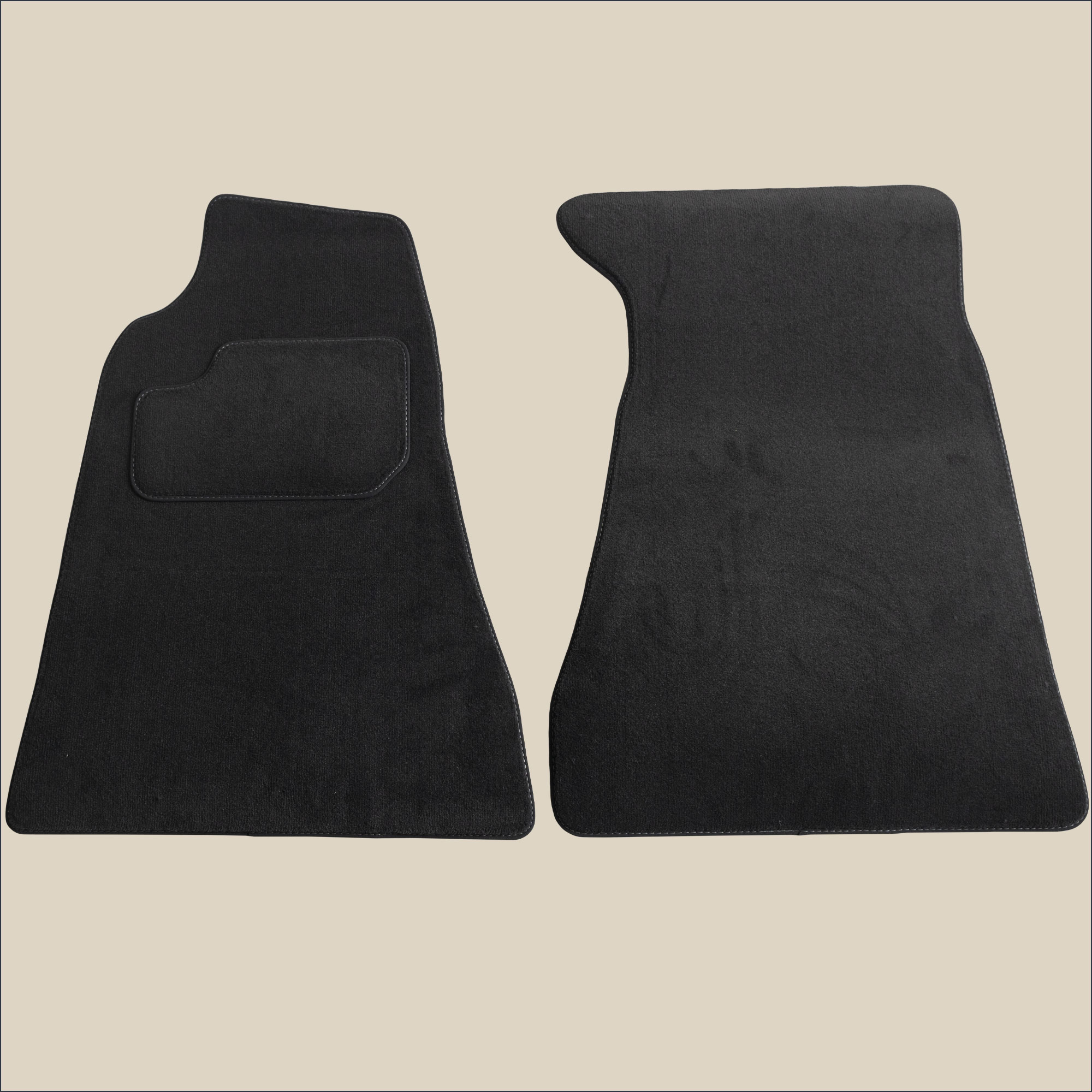 tapis surpiqure gris avant aston martin db9