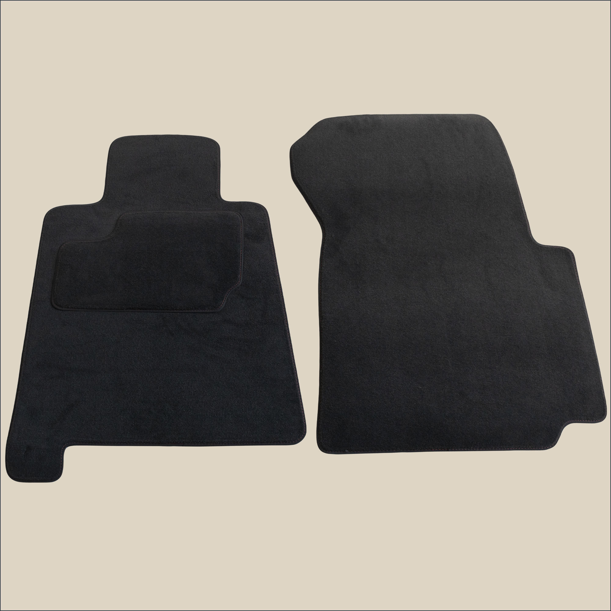 tapis surpiqure rouge avant porsche 928