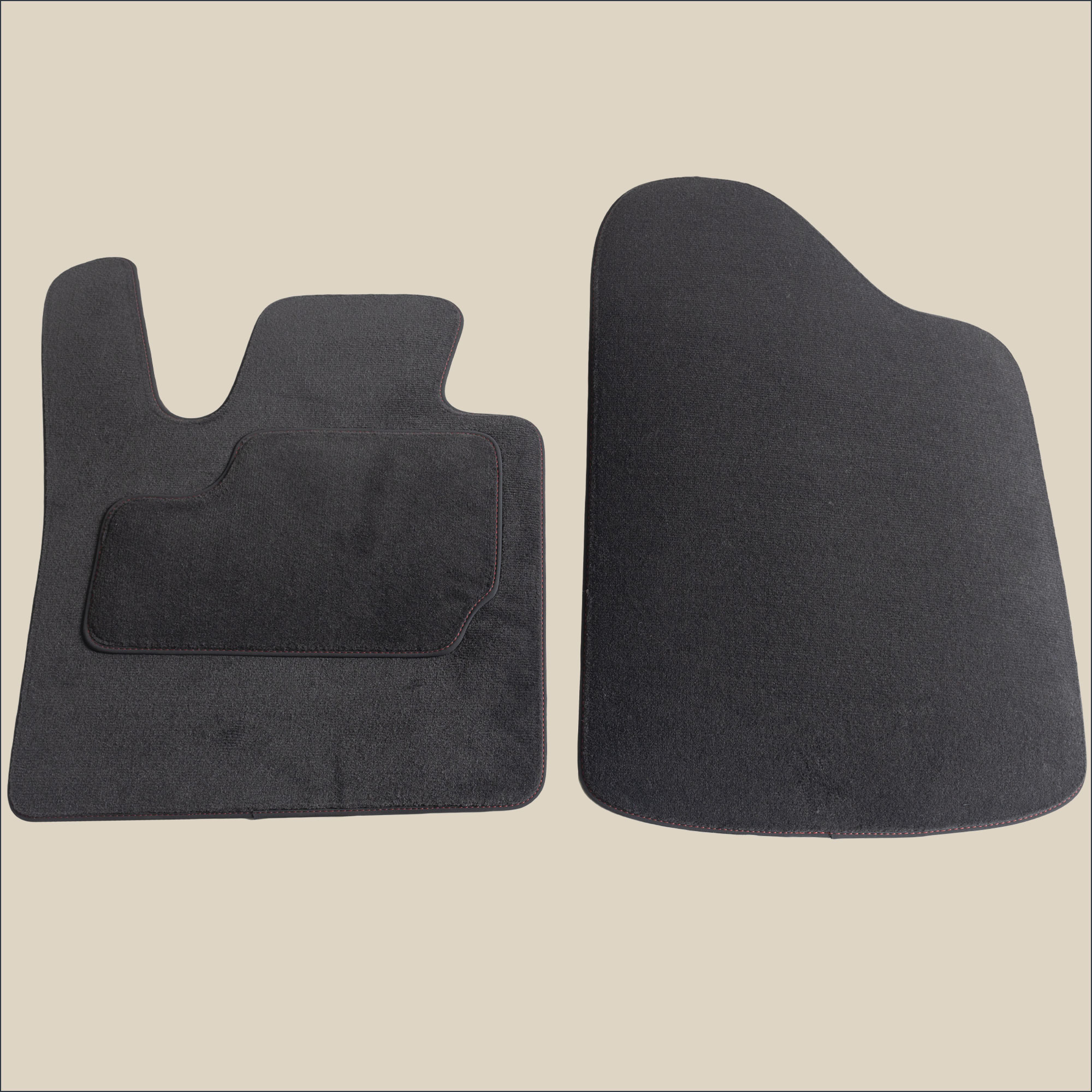 tapis surpiqure rouge avant renault 25