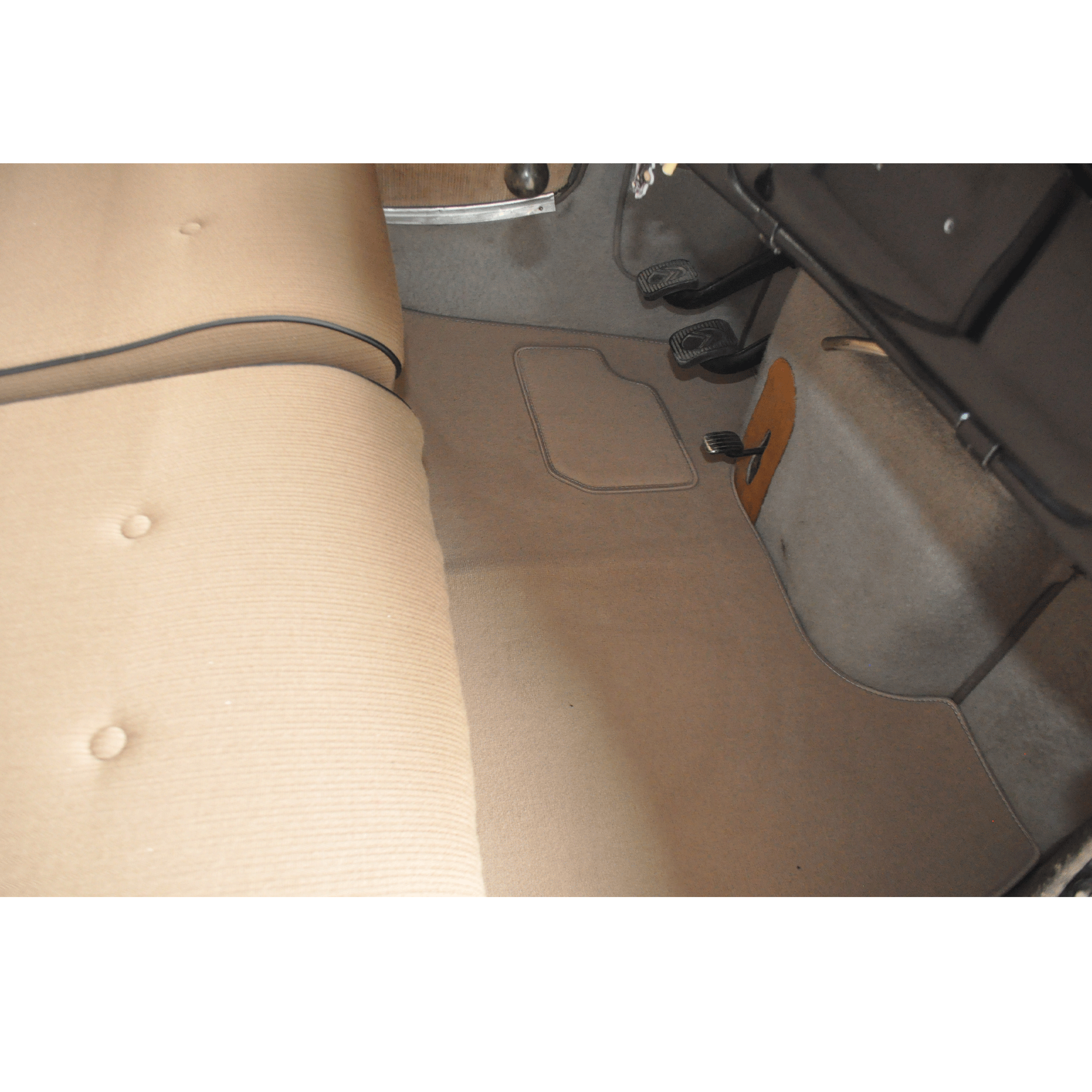 tapis avant beige citroen traction 7