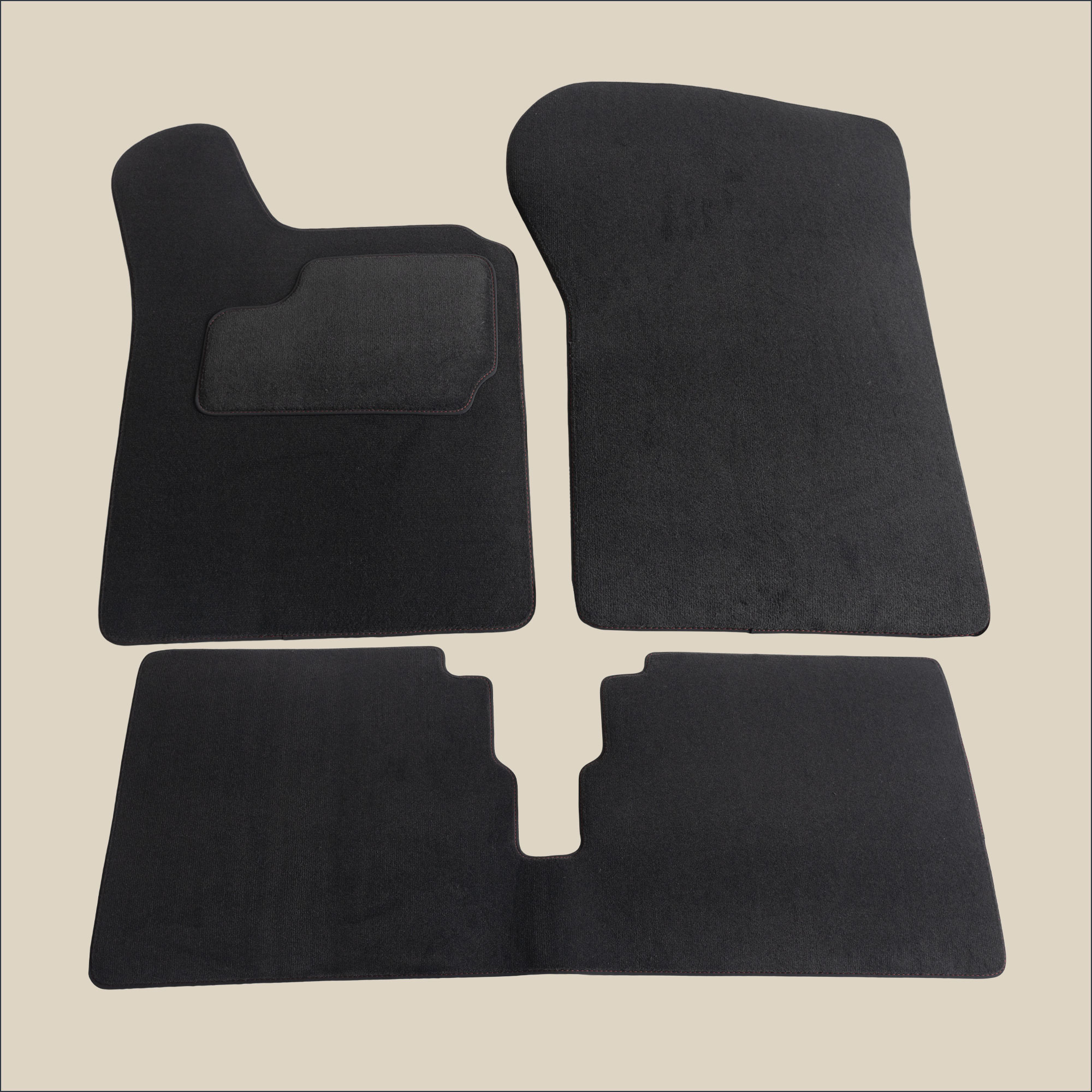 tapis surpiqure rouge peugeot 104