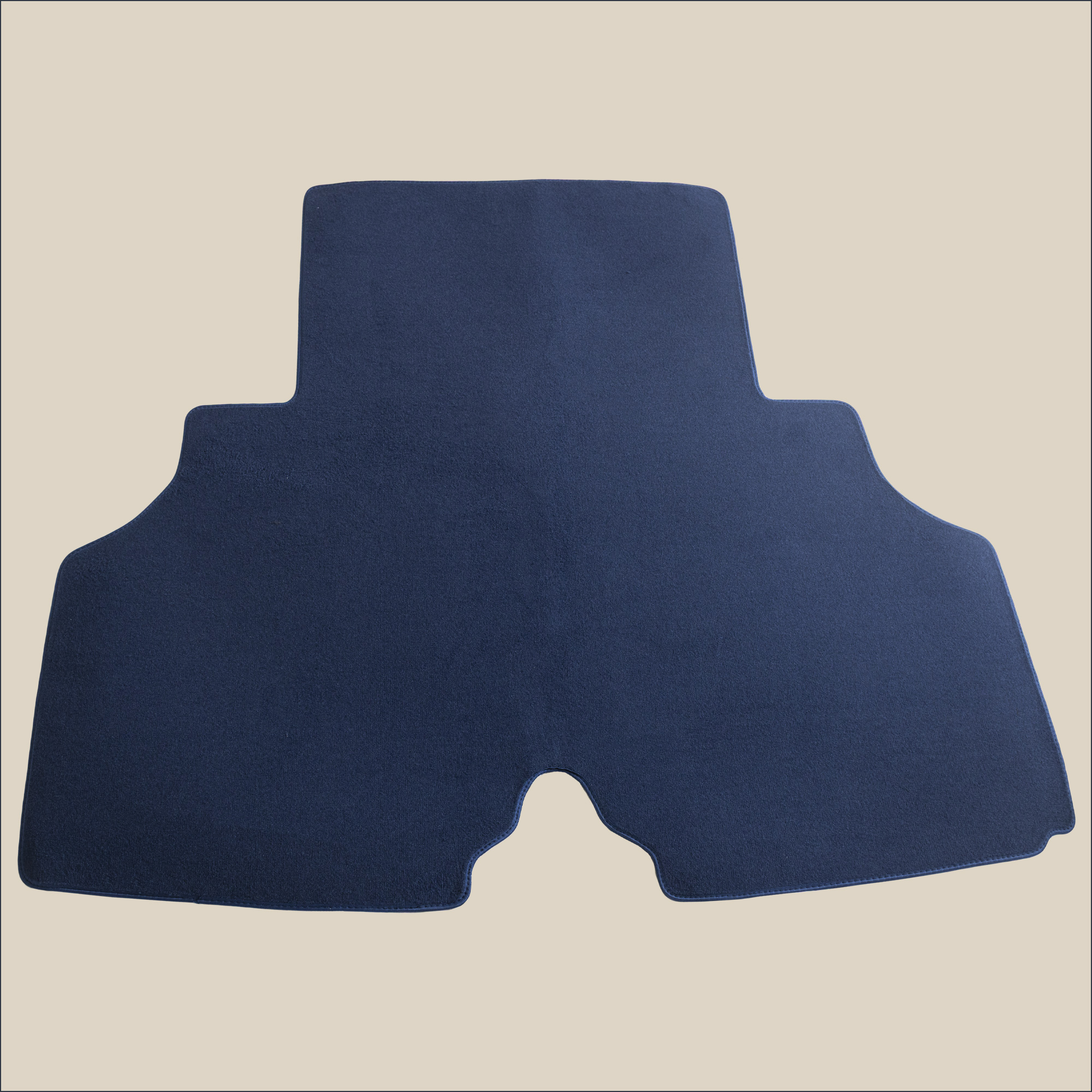 tapis de coffre bleu marine peugeot 404 berline