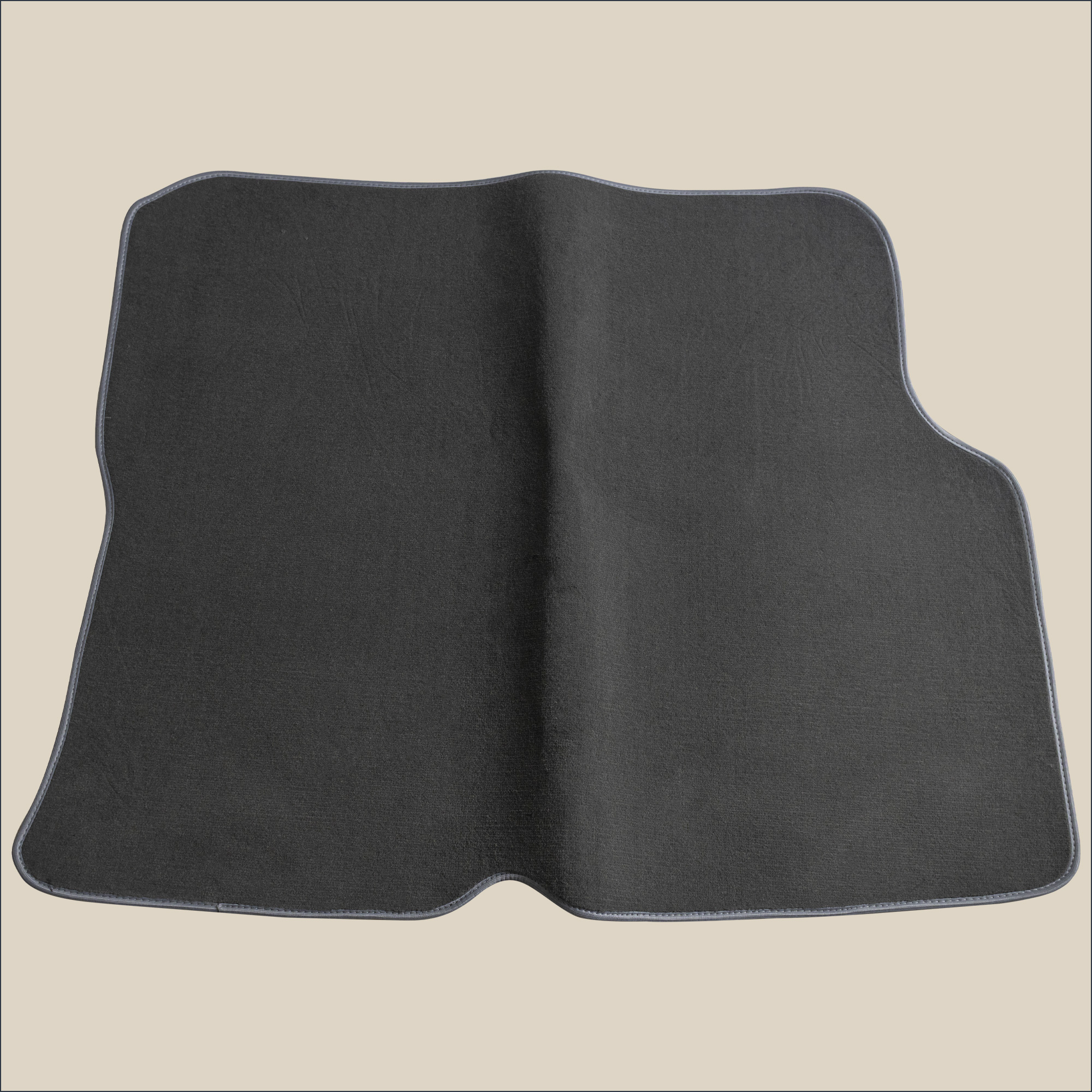 tapis de coffre gris peugeot 504 coupe