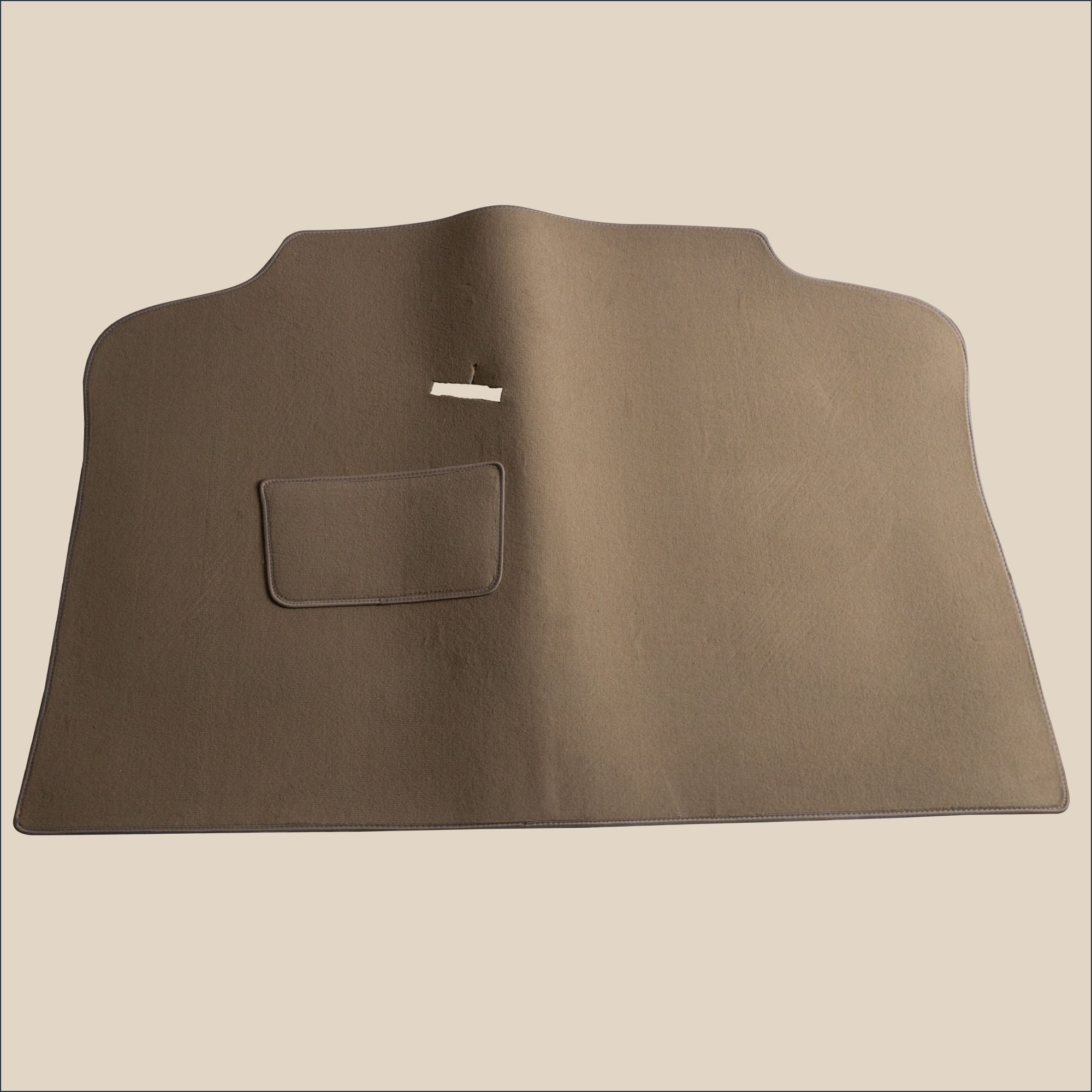 tapis beige avant panhard pl17 berline