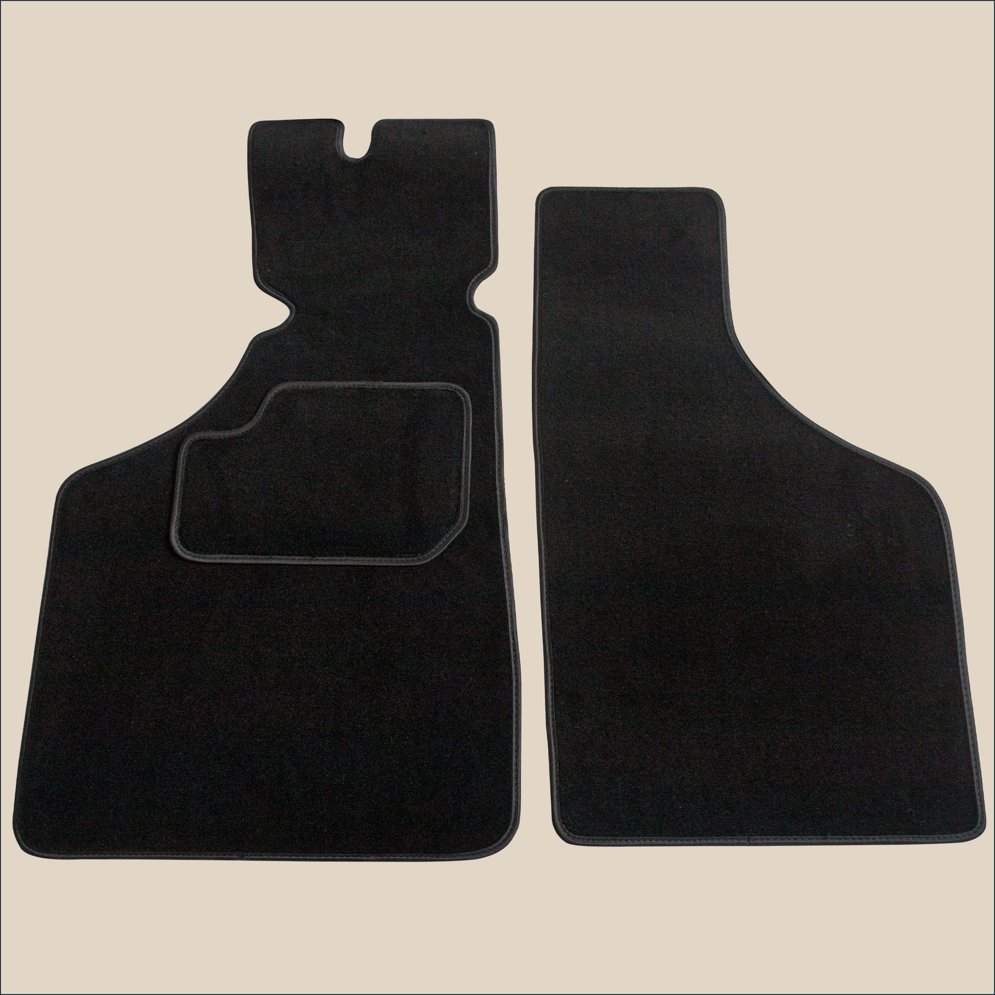 tapis noir avant fiat 850