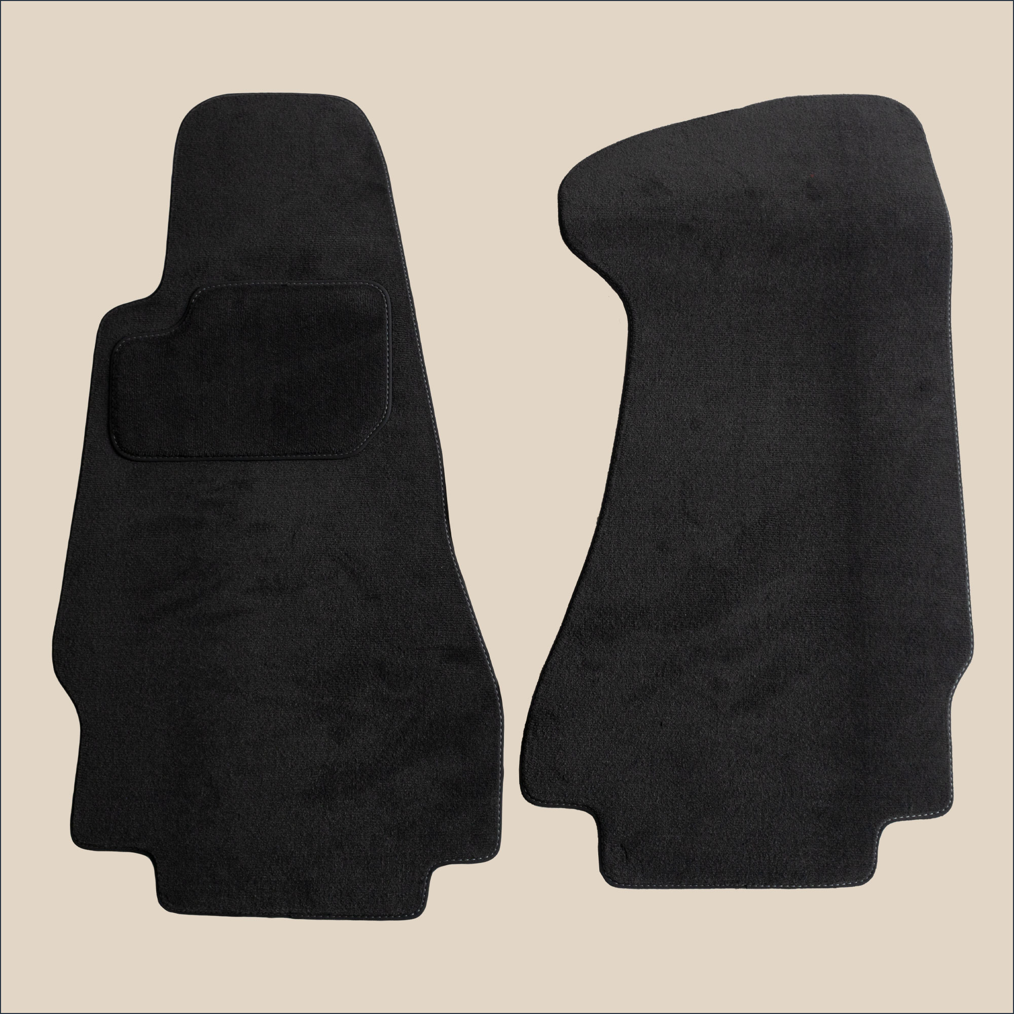 tapis avant surpiqure gris aston martin vantage v8