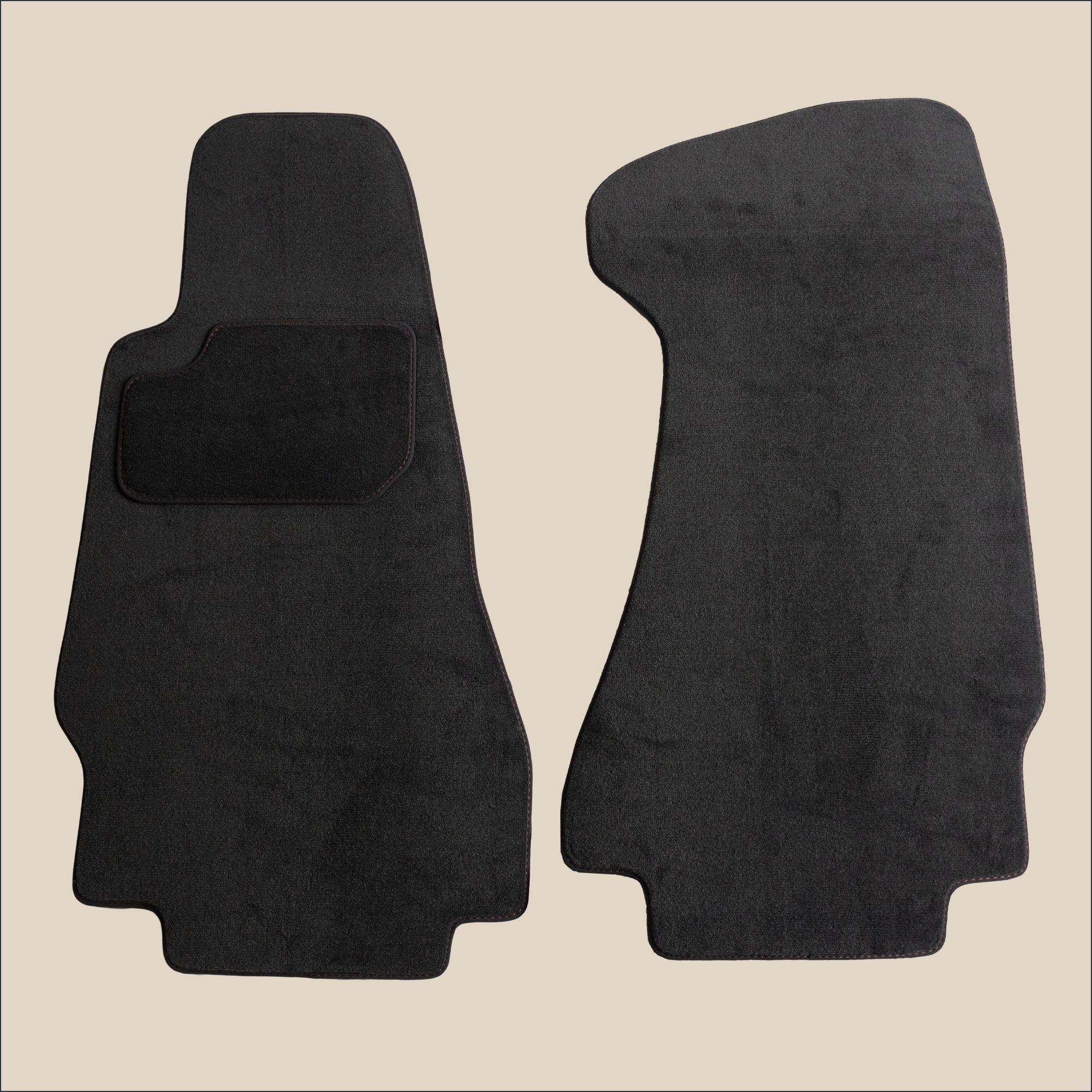 tapis avant surpiqure rouge aston martin vantage v8