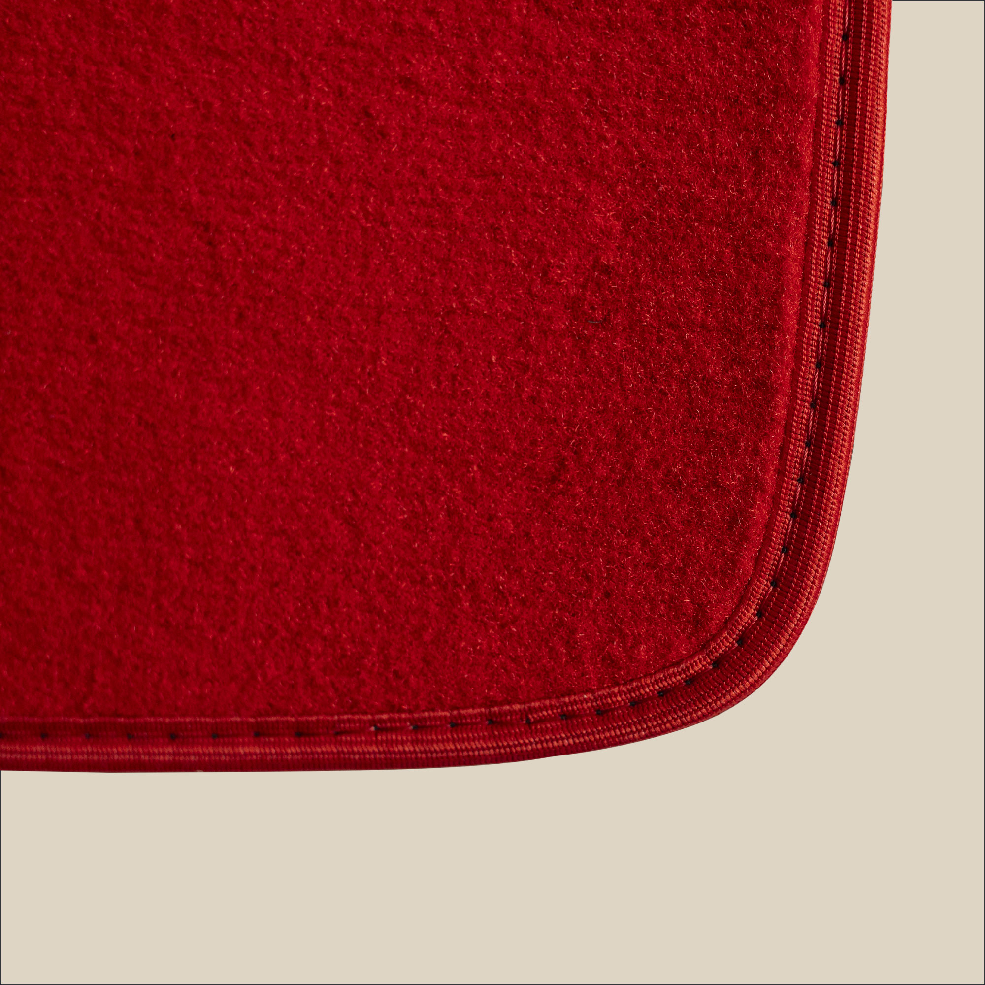 tapis de coffre rouge pour voitures anciennes youngtimers
