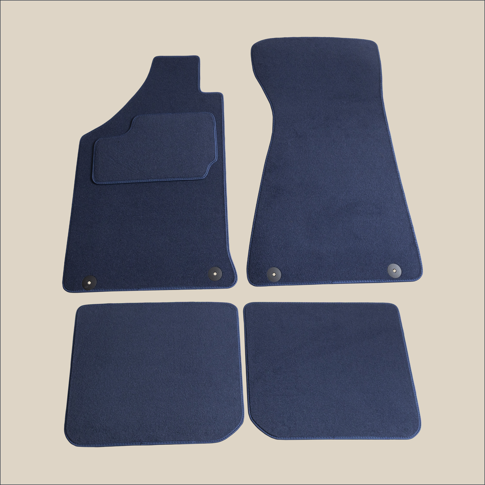 tapis bleu marine audi coupe b2