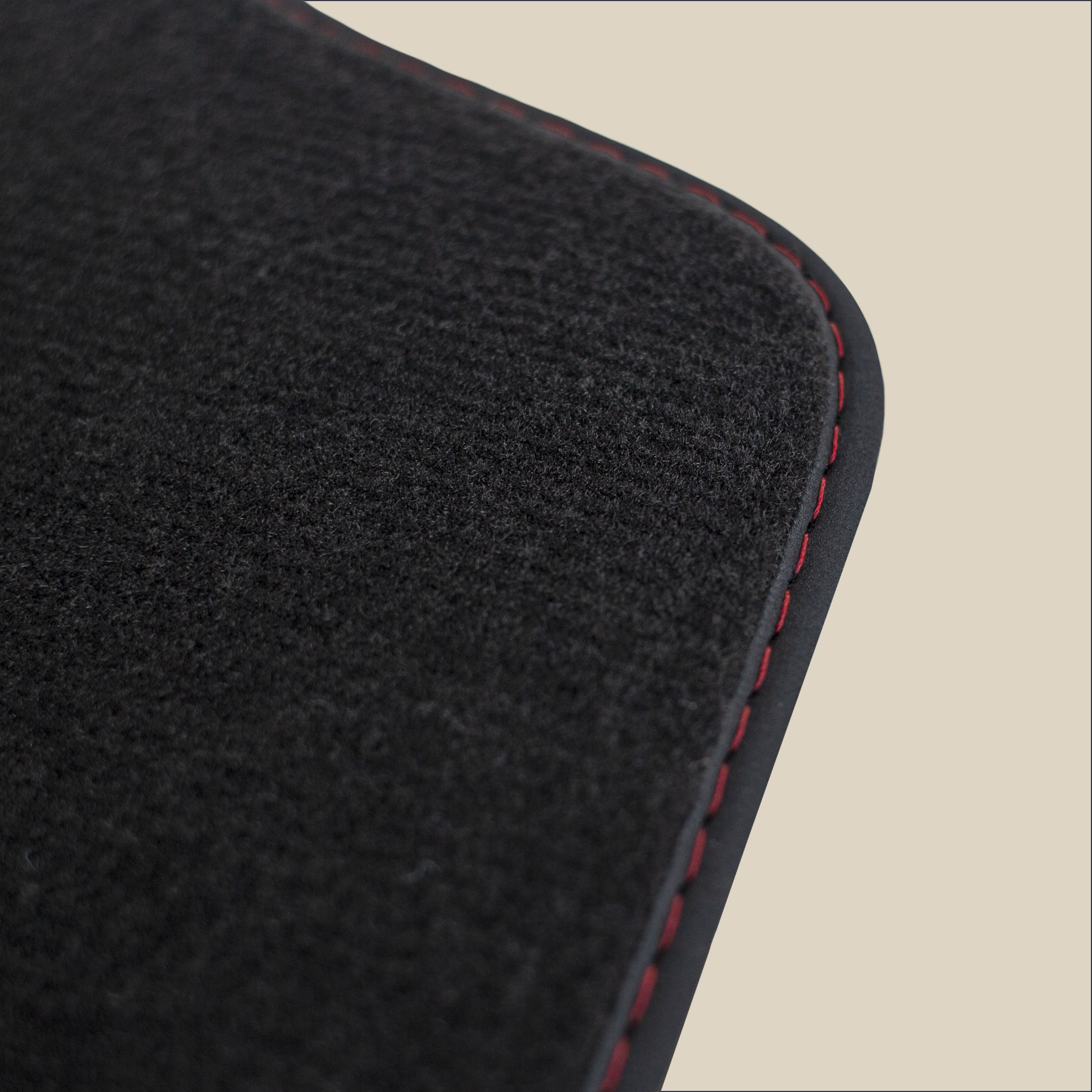 tapis de coffre surpiqure rouge voitures anciennes youngtimers